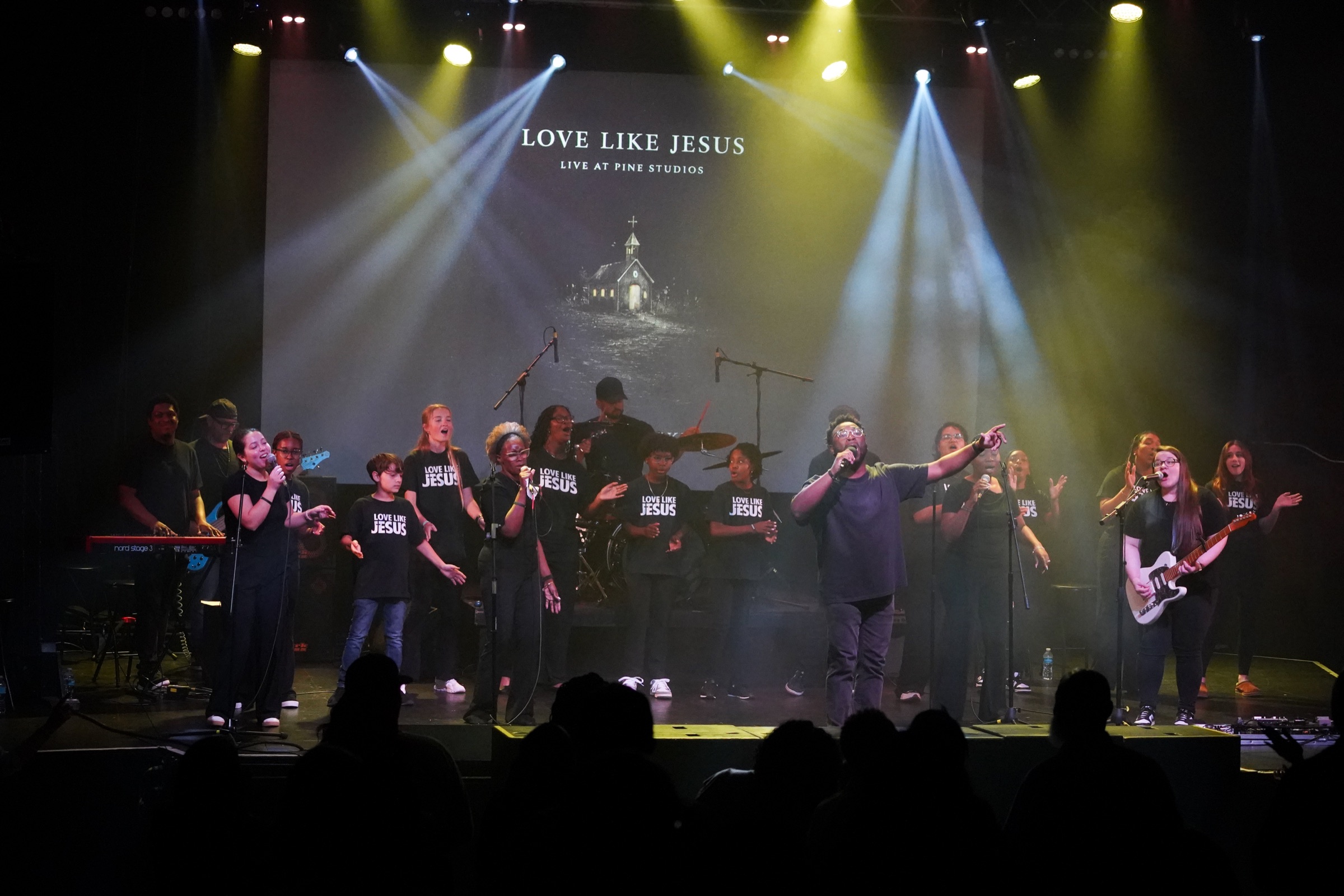 Juquan Vickers and the Love Like Jesus choir performing live